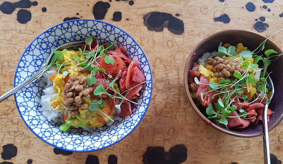 Reis mit Kohlrabi-Kimchi und Nattō
